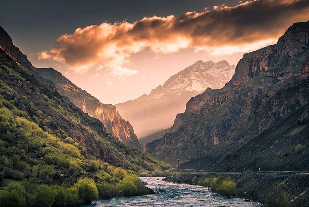 Uçaklı Bir Doğu Hikayesi Hakkari Şırnak Cizre Turu 5 Gece Konaklamalı İzmir Çıkışlı