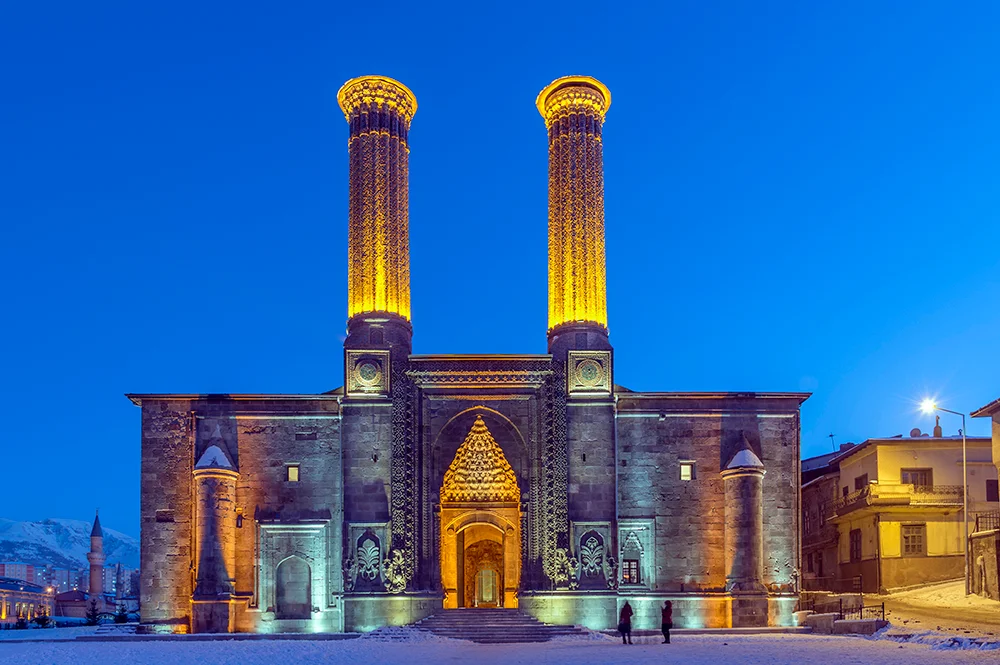 Doğunun Hazineleri Turu 5 Gece Otel Konaklamalı İzmir Uşak Afyon Çıkışlı
